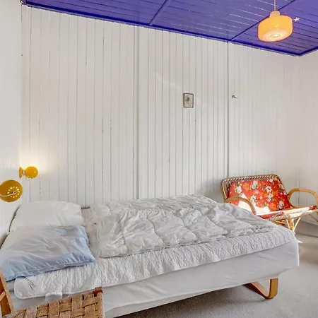 בית נופש Three-bedroom With A Fireplace In *