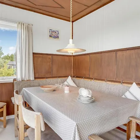 בית נופש Three-bedroom With A Fireplace In