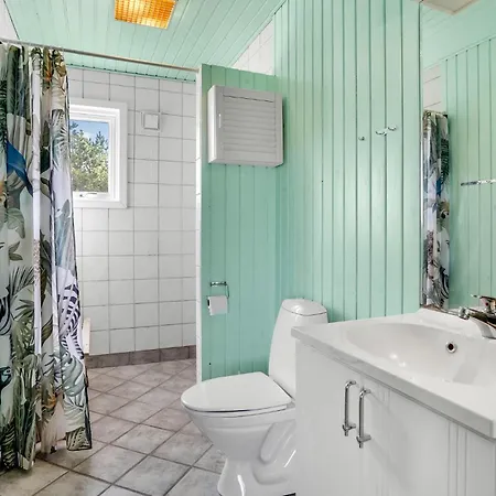 Three-bedroom With A Fireplace In בית נופש *